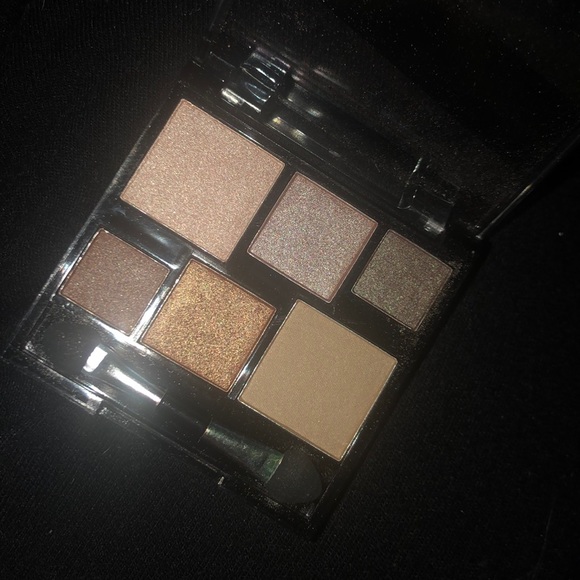 Makeup - Picture 1 of 2